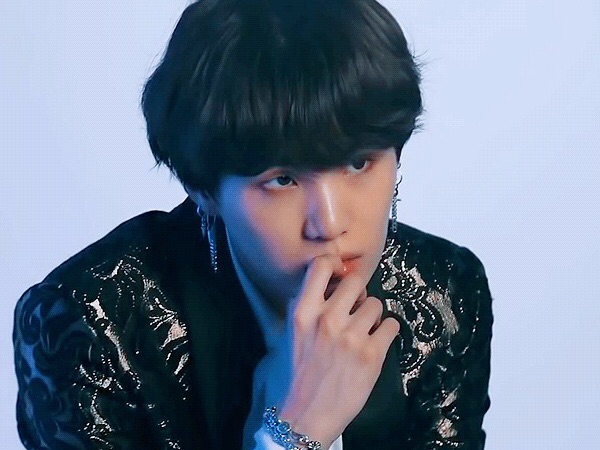 Si sigues molestándome te besaré. thumbnail