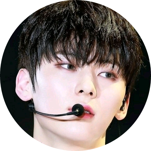 황민현 image