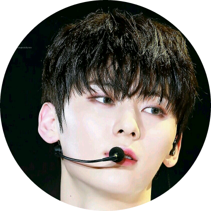 황민현 image