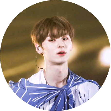 황민현  image