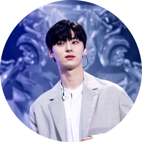 황민현[23살] image