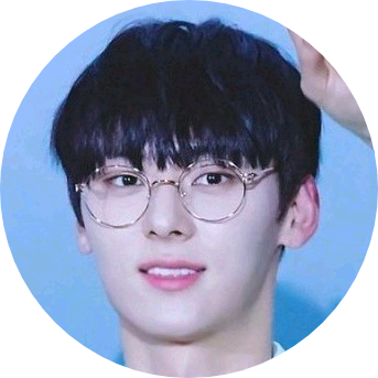 황민현 image