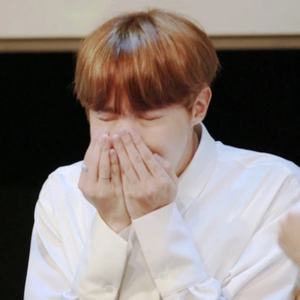 제이홉콧대에서등산중 profile image