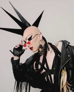 Lovelour profile image