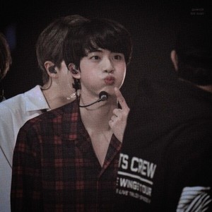 김석진혼혈이라며한국과천국 profile image
