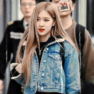 HếnRosé profile image