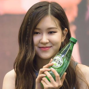 ROSESAREROSlE profile image