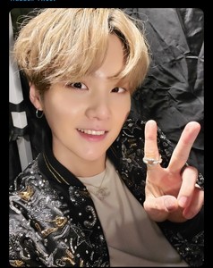 leenayoonie profile image