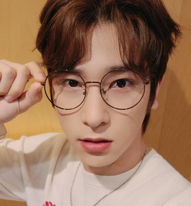bae17333's profile image