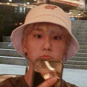 skzhug profile image