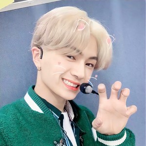 rockchicjj profile image