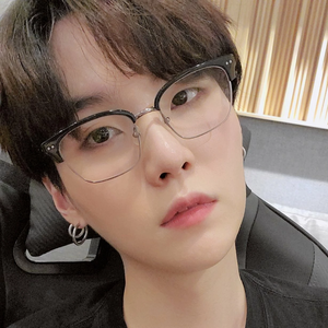 loveyoong profile image