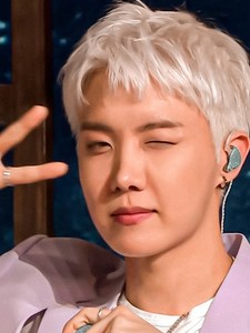 vhopetear profile image