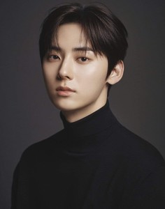 뉴이스트러브민주황민현팬 profile image