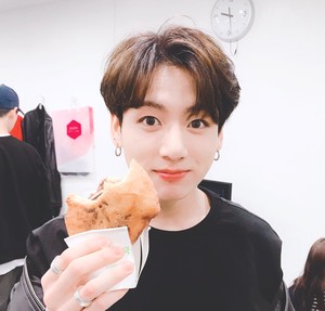 7e69f9be098df4520891e3ed087a78fa profile image