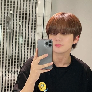 Michelle1012Tiny1178 profile image