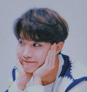 Helenobi profile image