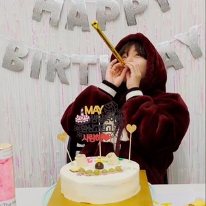 쉽니다고쓰리ㅠ profile image