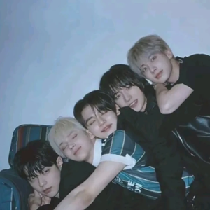 어느날투바투머리에서MOA가자랐다 profile image