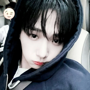 하나moon profile image